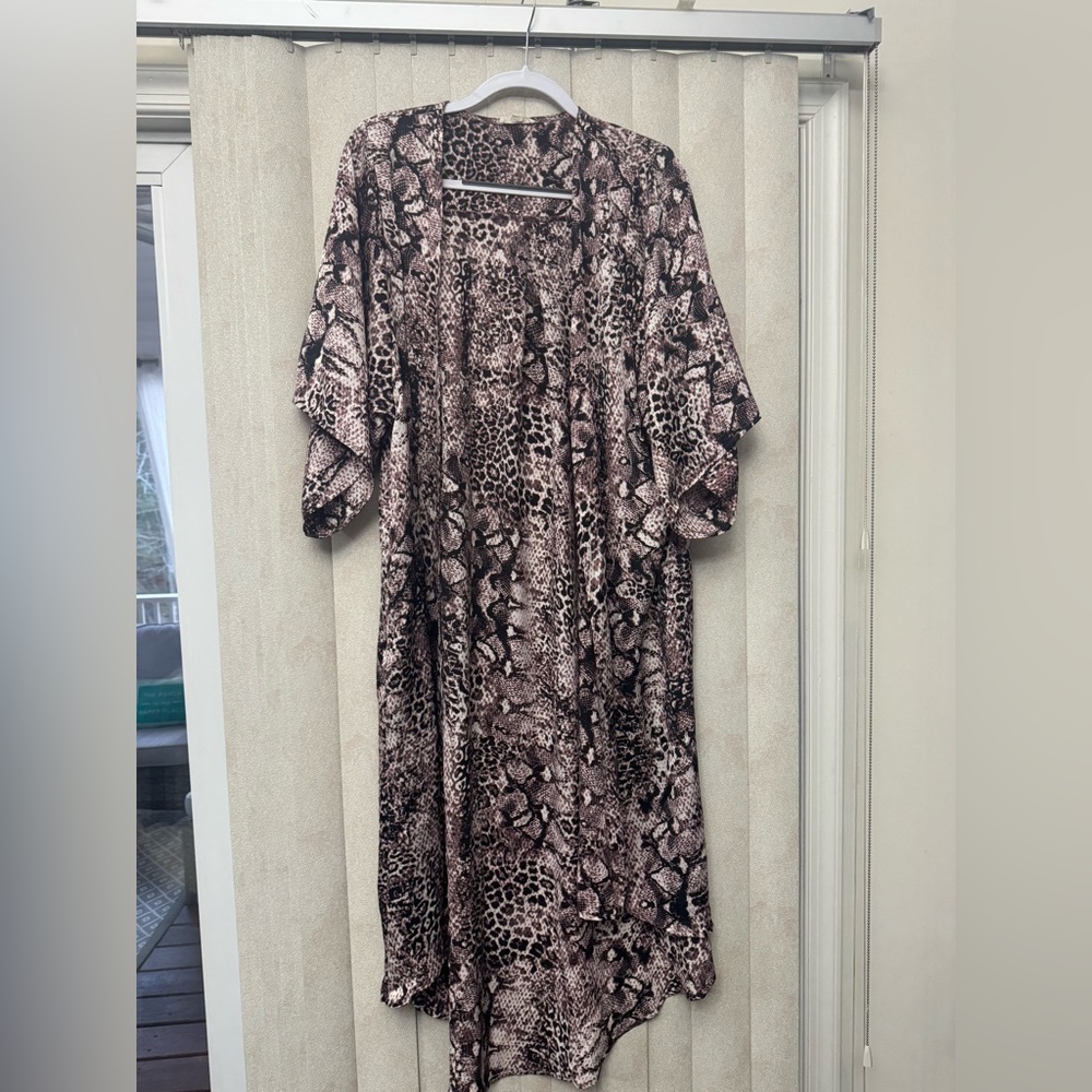 Easel Animal Print Kimono